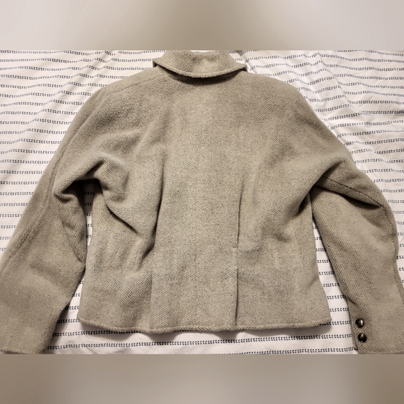 Ungaro Stylish Gray Double-Breasted Jacket - Picture 4 of 5